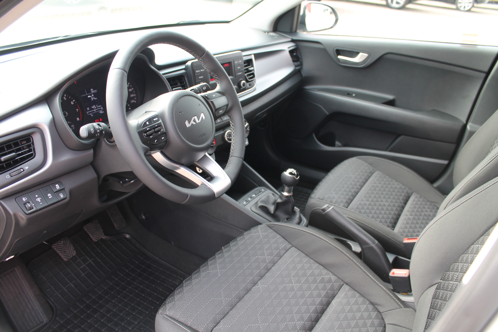 Fahrzeugabbildung Kia RIO 1.2 COMFORT / SOFORT VERFÜGBAR / NEUWAGENZUSTAND