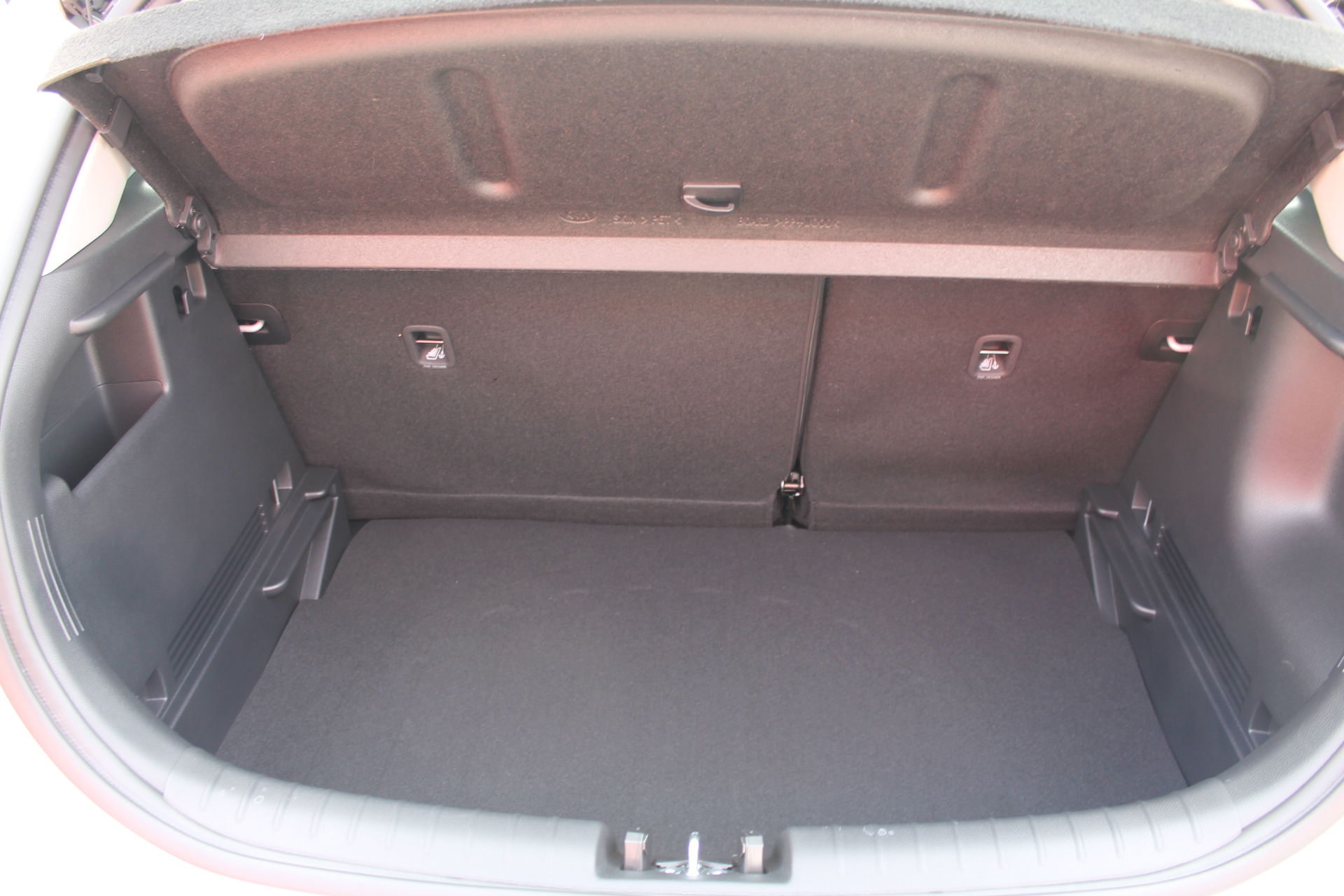 Fahrzeugabbildung Kia RIO 1.2 COMFORT / SOFORT VERFÜGBAR / NEUWAGENZUSTAND