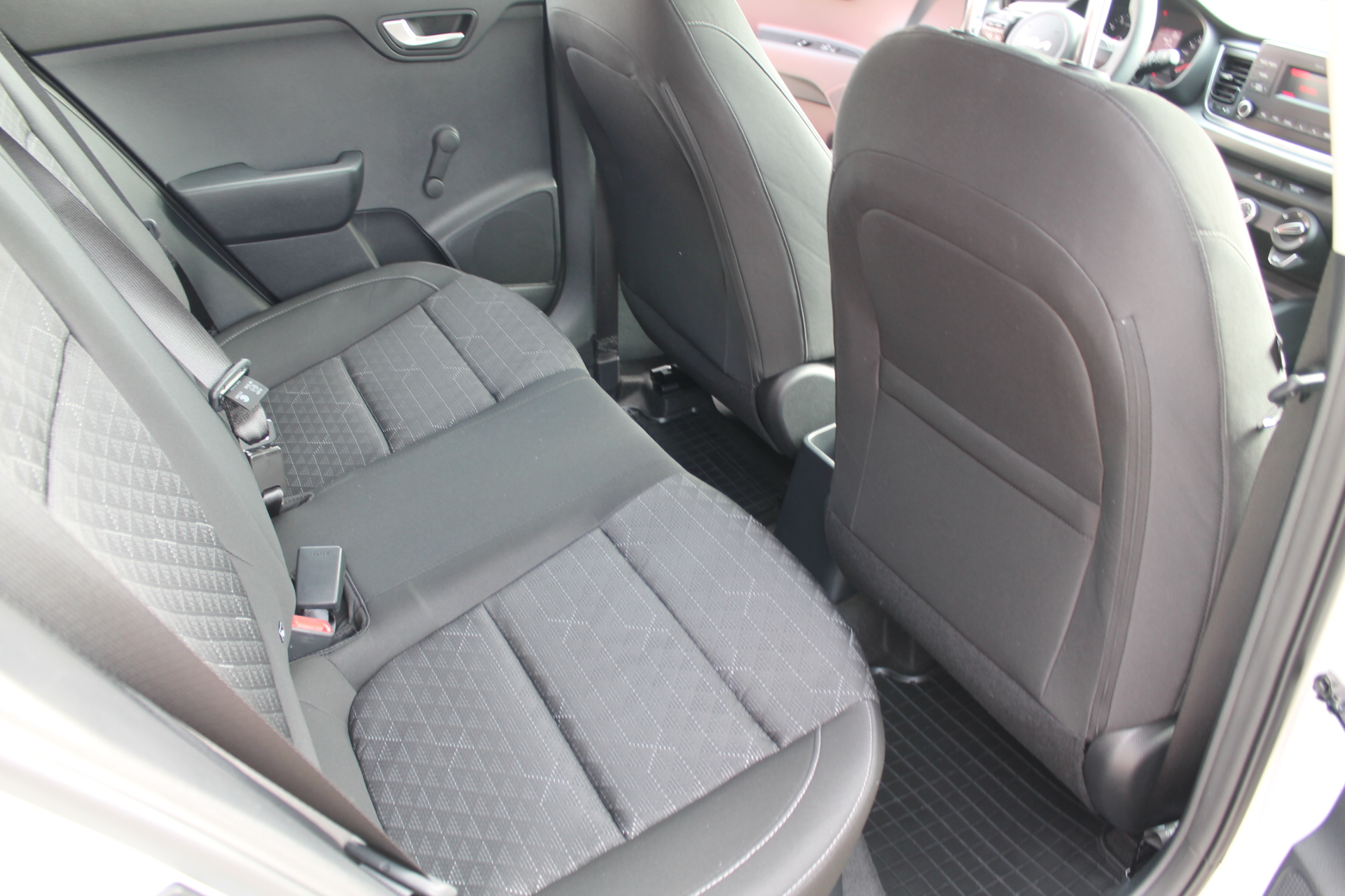 Fahrzeugabbildung Kia RIO 1.2 COMFORT / SOFORT VERFÜGBAR / NEUWAGENZUSTAND