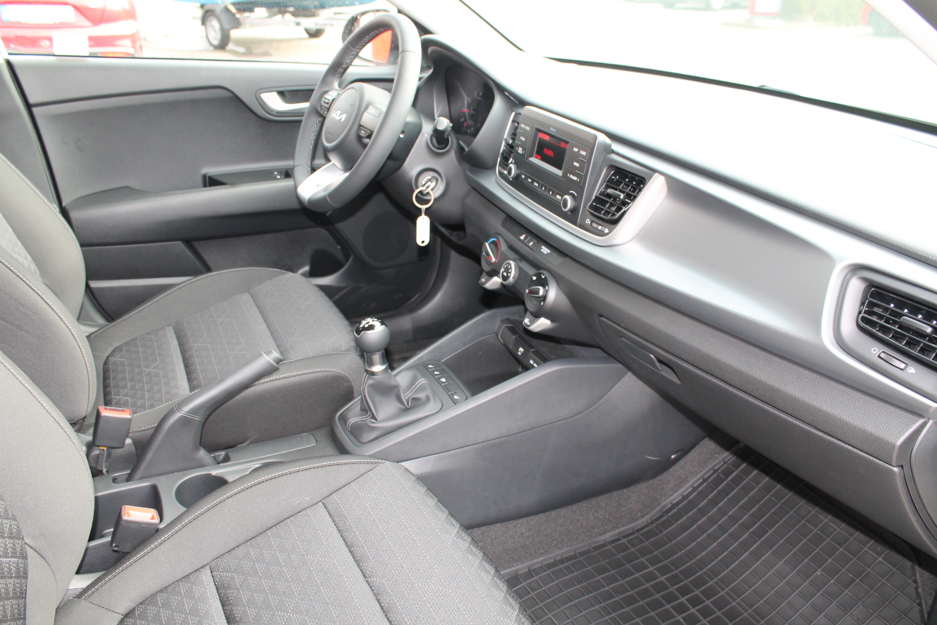 Fahrzeugabbildung Kia RIO 1.2 COMFORT / SOFORT VERFÜGBAR / NEUWAGENZUSTAND