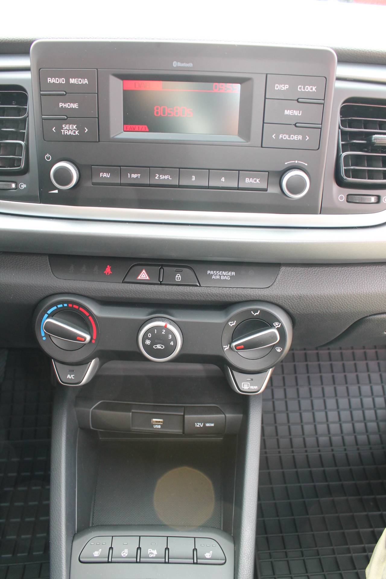 Fahrzeugabbildung Kia RIO 1.2 COMFORT / SOFORT VERFÜGBAR / NEUWAGENZUSTAND