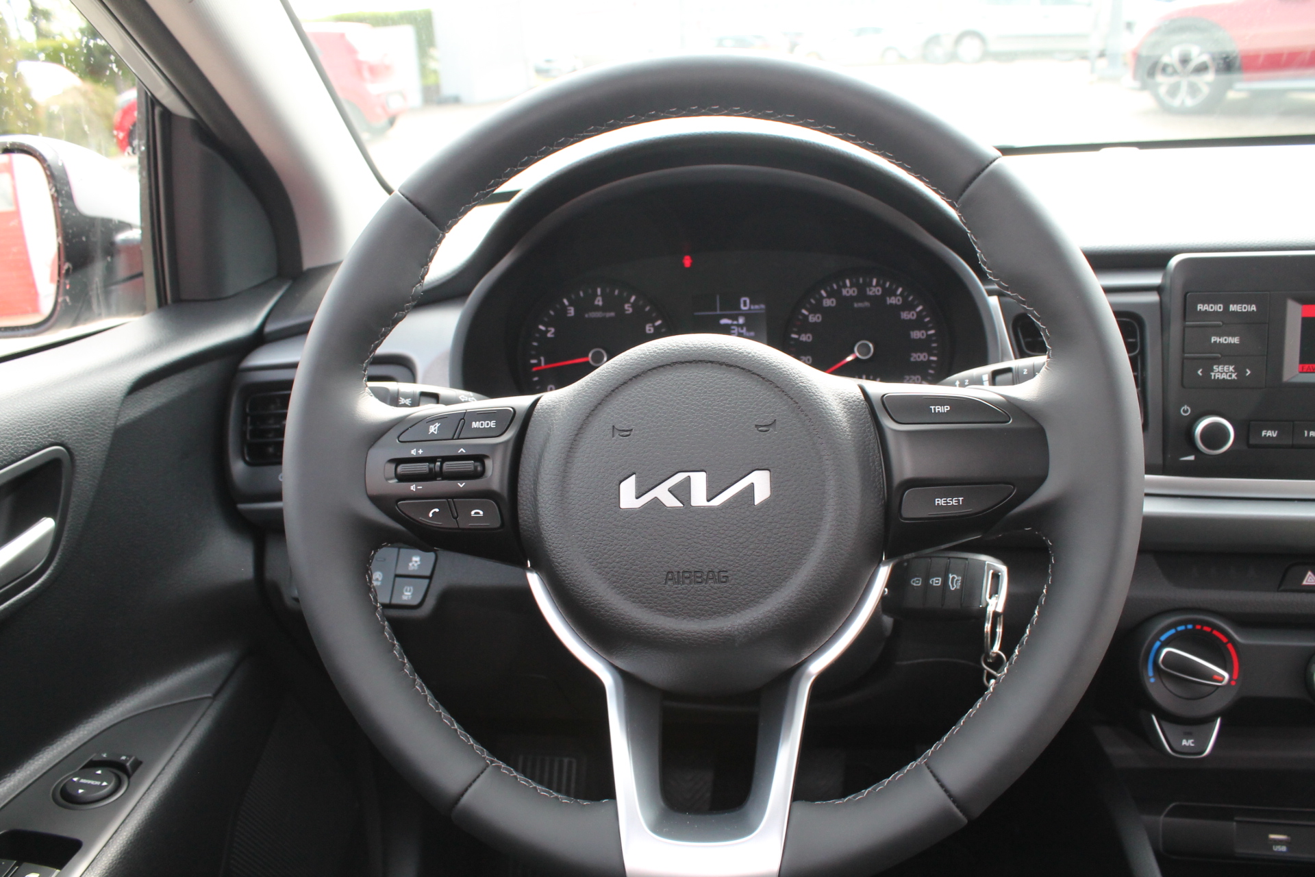 Fahrzeugabbildung Kia RIO 1.2 COMFORT / SOFORT VERFÜGBAR / NEUWAGENZUSTAND