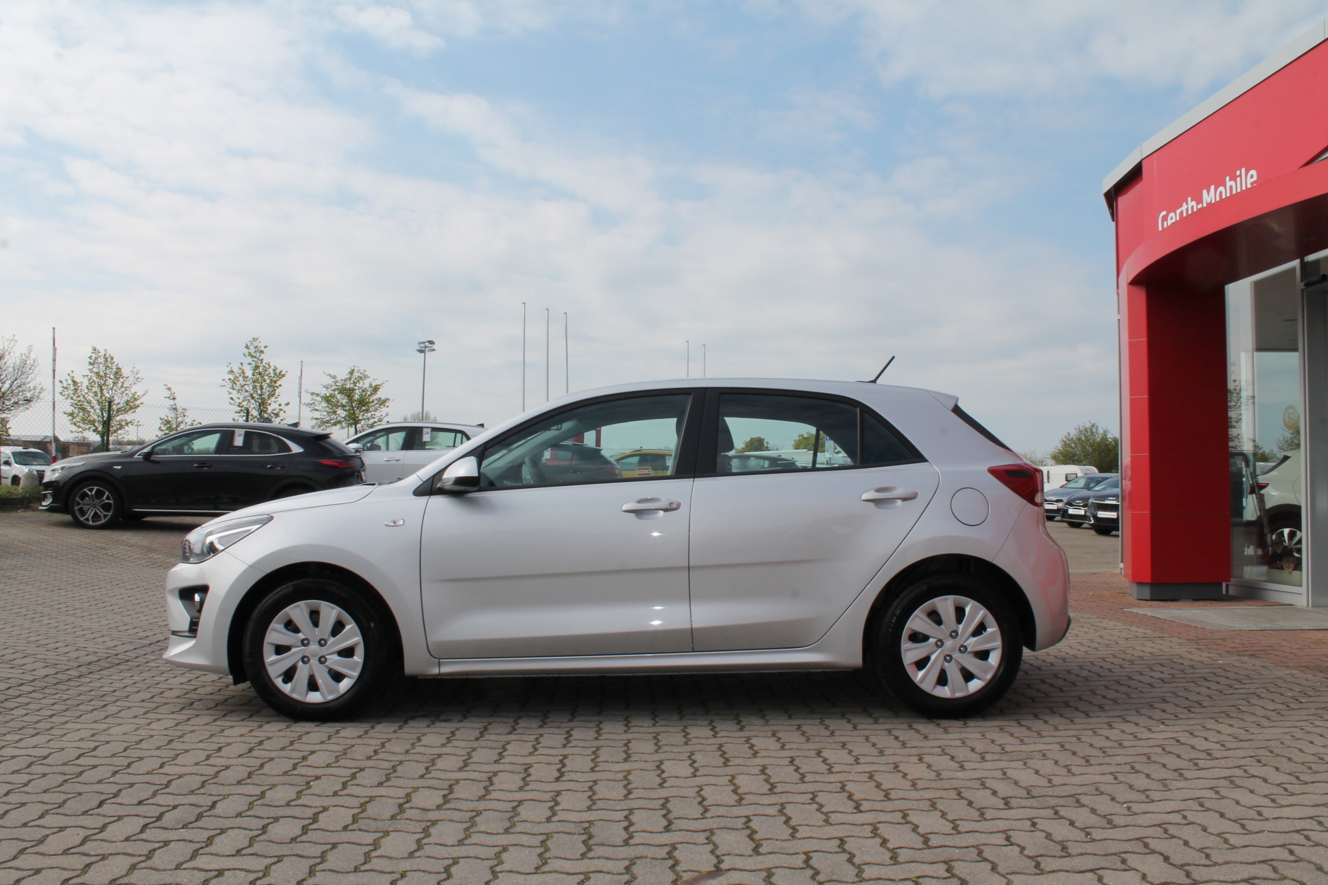 Fahrzeugabbildung Kia RIO 1.2 COMFORT / SOFORT VERFÜGBAR / NEUWAGENZUSTAND