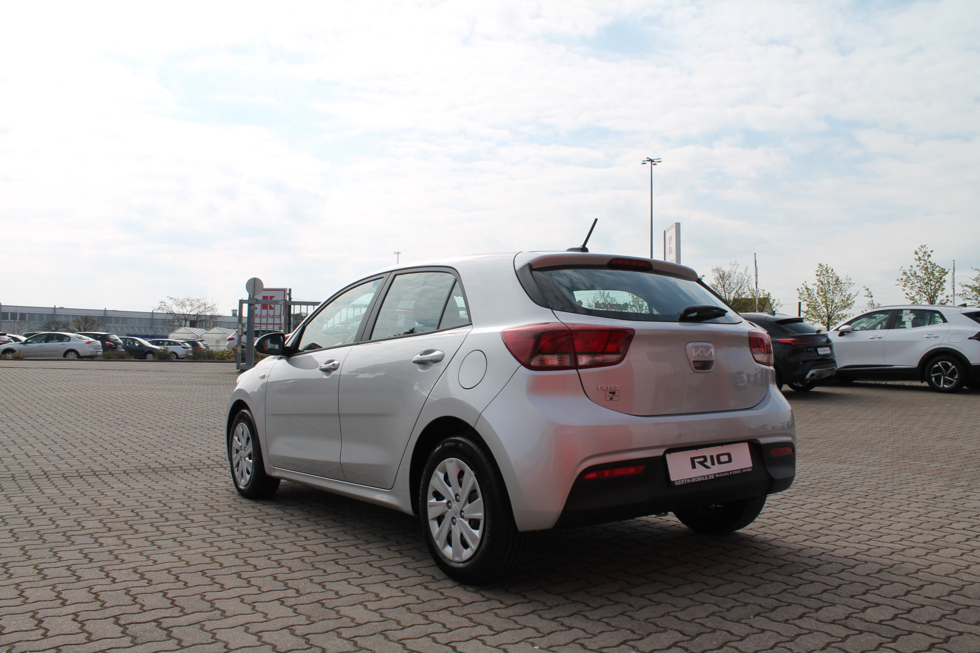 Fahrzeugabbildung Kia RIO 1.2 COMFORT / SOFORT VERFÜGBAR / NEUWAGENZUSTAND