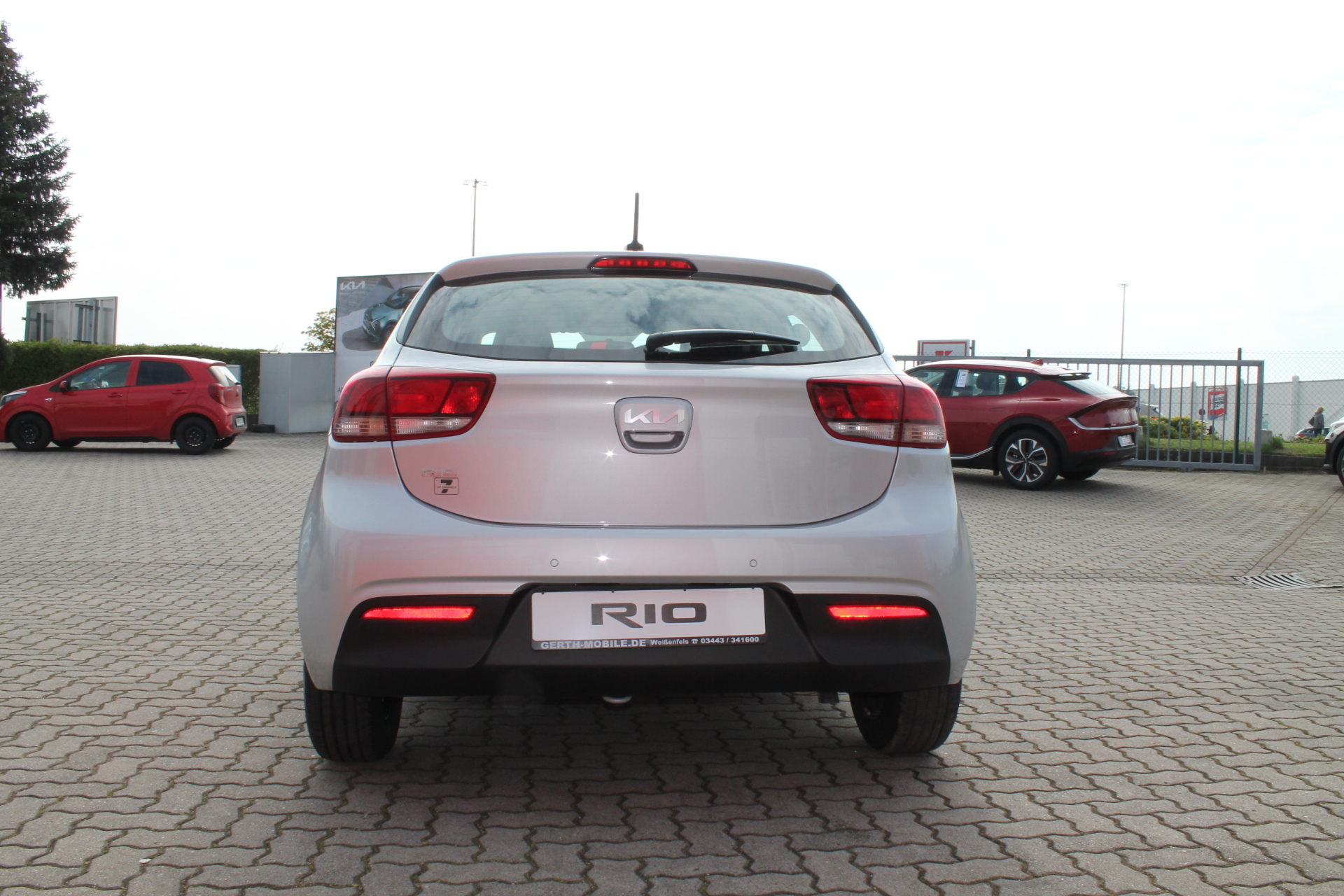 Fahrzeugabbildung Kia RIO 1.2 COMFORT / SOFORT VERFÜGBAR / NEUWAGENZUSTAND