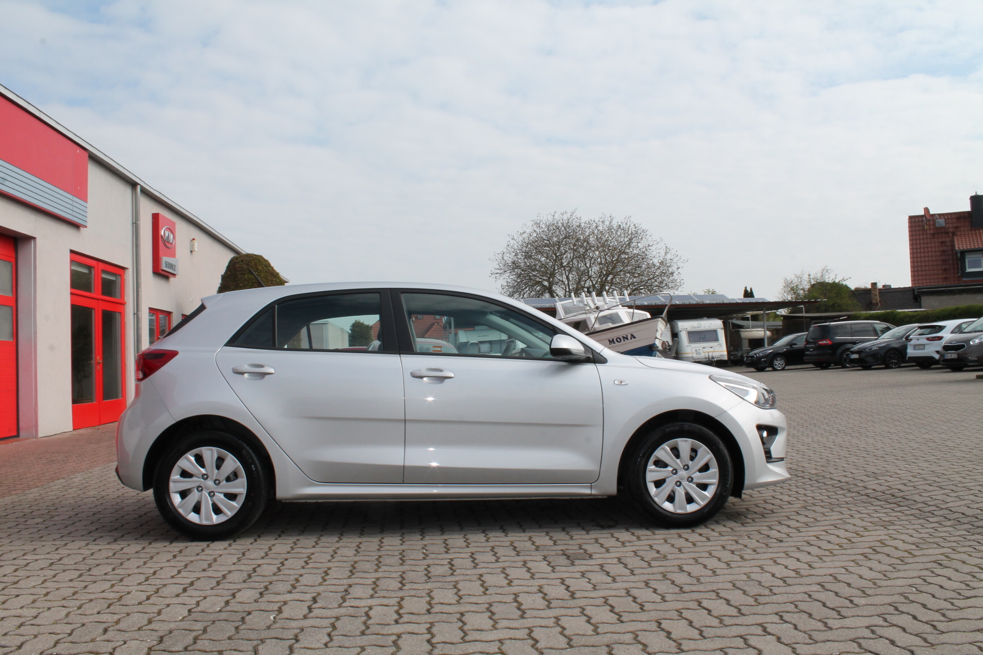 Fahrzeugabbildung Kia RIO 1.2 COMFORT / SOFORT VERFÜGBAR / NEUWAGENZUSTAND