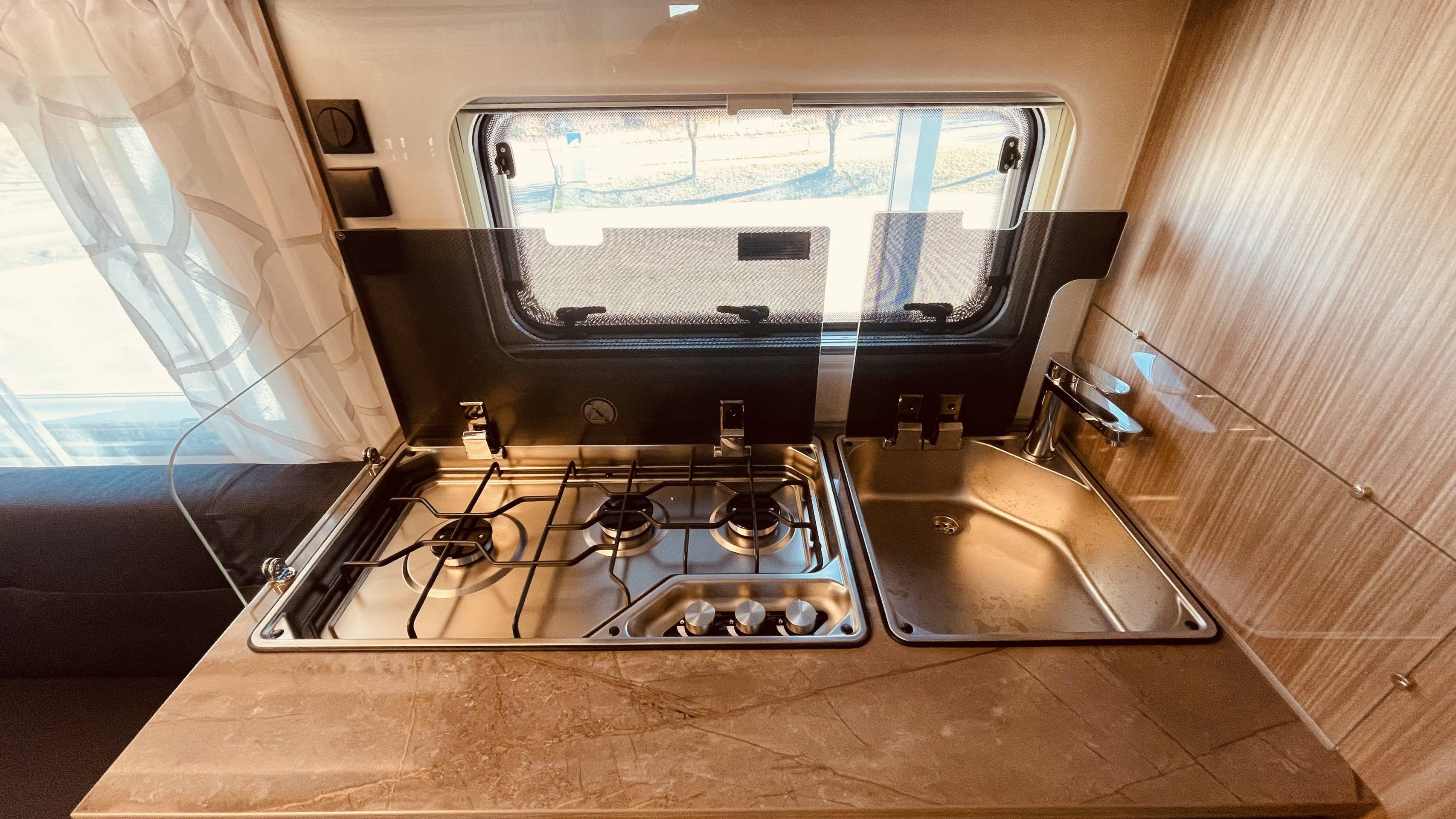 Fahrzeugabbildung Fendt 550 SG Tendenza, AUFLASTUNG 2000 KG, FAHRRADHALTER, UVM