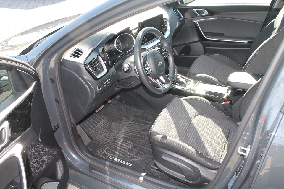 Fahrzeugabbildung Kia CEED_SW 1.6 GDi / PLUG IN HYBRID /