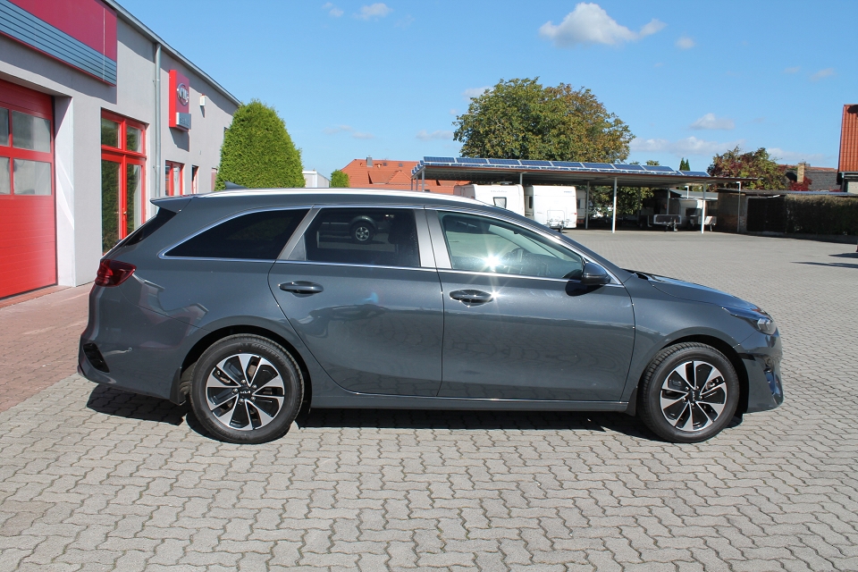 Fahrzeugabbildung Kia CEED_SW 1.6 GDi / PLUG IN HYBRID /