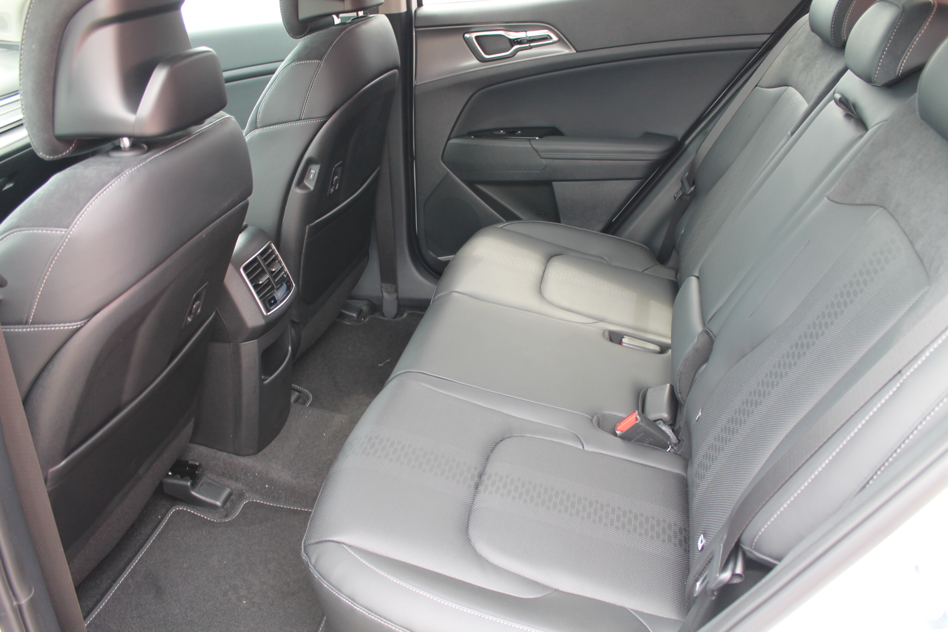 Fahrzeugabbildung Kia SPORTAGE 1.6T PHEV SPIRIT LED