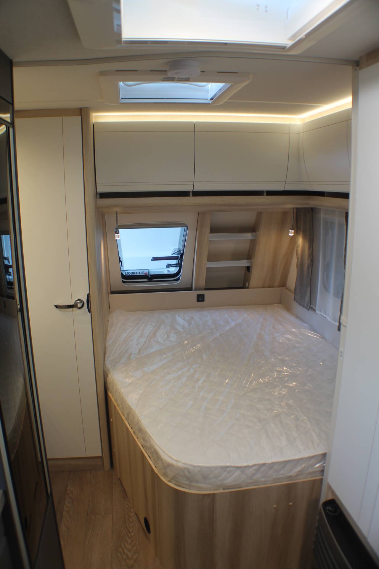 Fahrzeugabbildung Hobby 460 UFe De Luxe, AUFLASTUNG 1500 KG, AUSSENSTECKDOSE