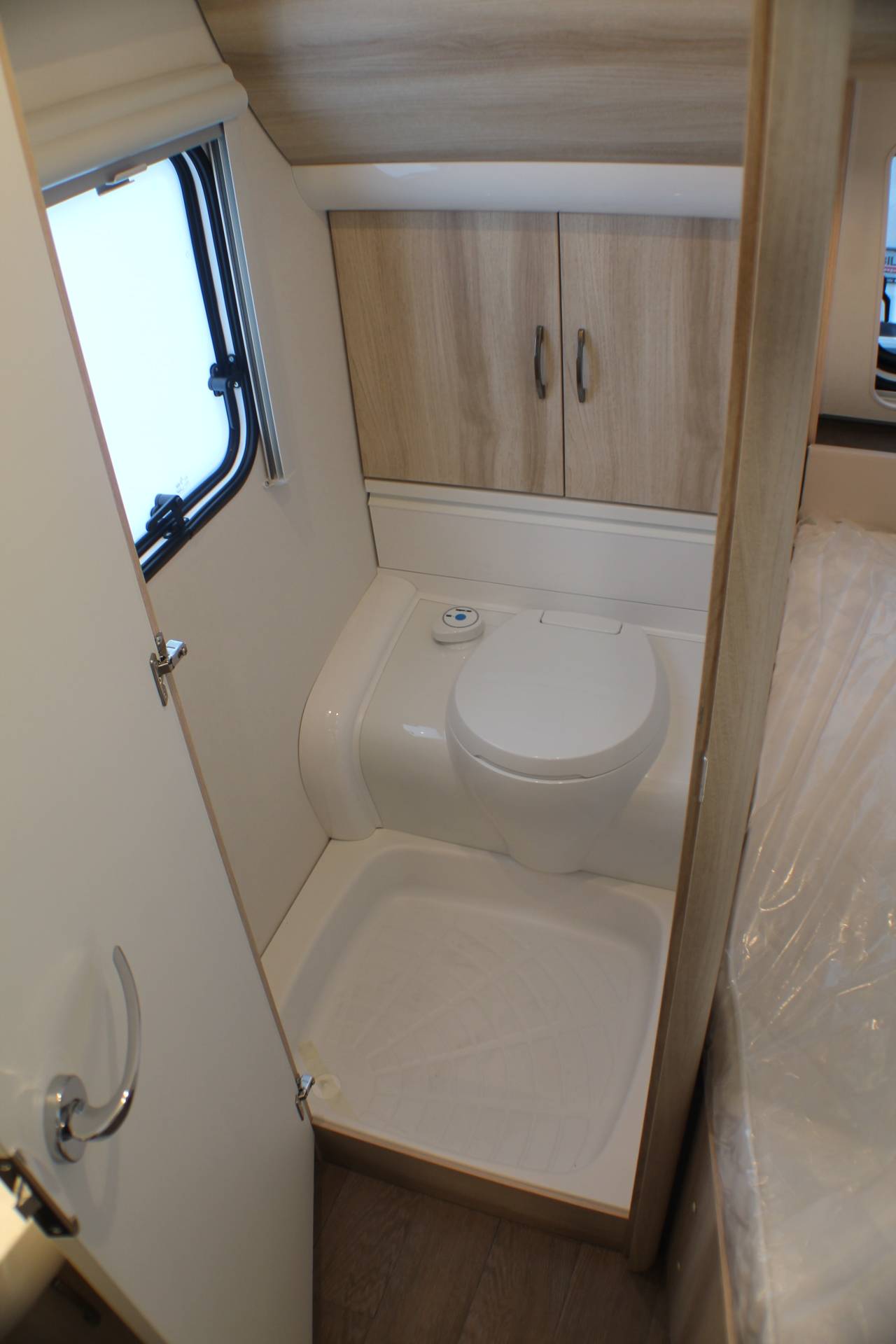 Fahrzeugabbildung Hobby 460 UFe De Luxe, AUFLASTUNG 1500 KG, AUSSENSTECKDOSE