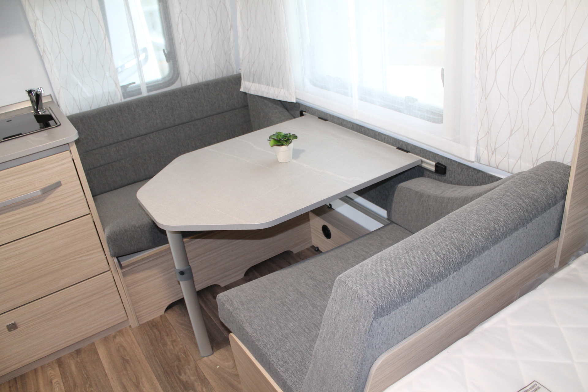 Fahrzeugabbildung Fendt Apero Activ 390 FH -AUFLASTUNG 1700 KG, FAHRRADHALTER, U.M.