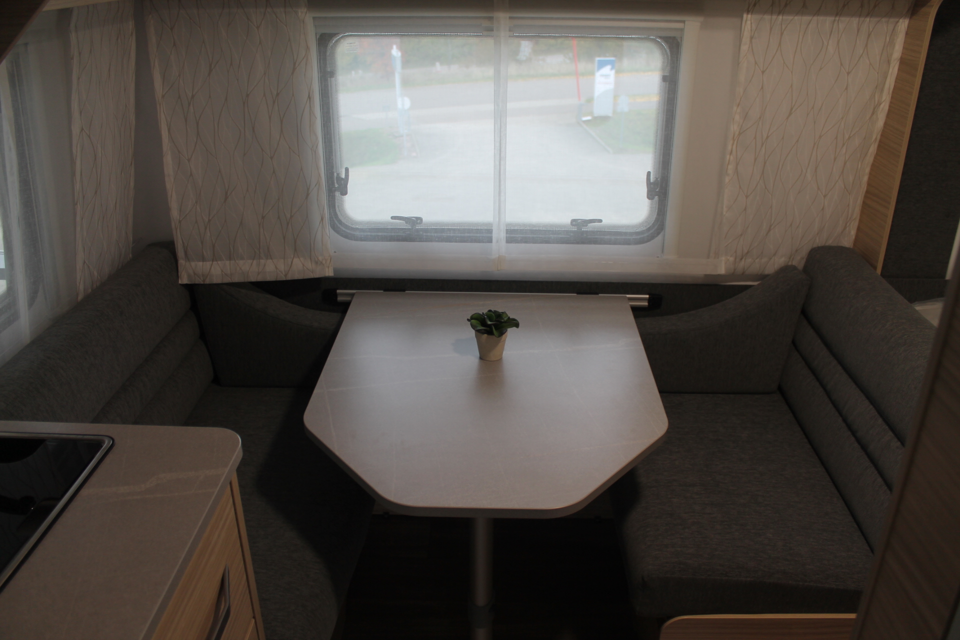 Fahrzeugabbildung Fendt Apero Activ 390 FH -AUFLASTUNG 1700 KG, FAHRRADHALTER, U.M.