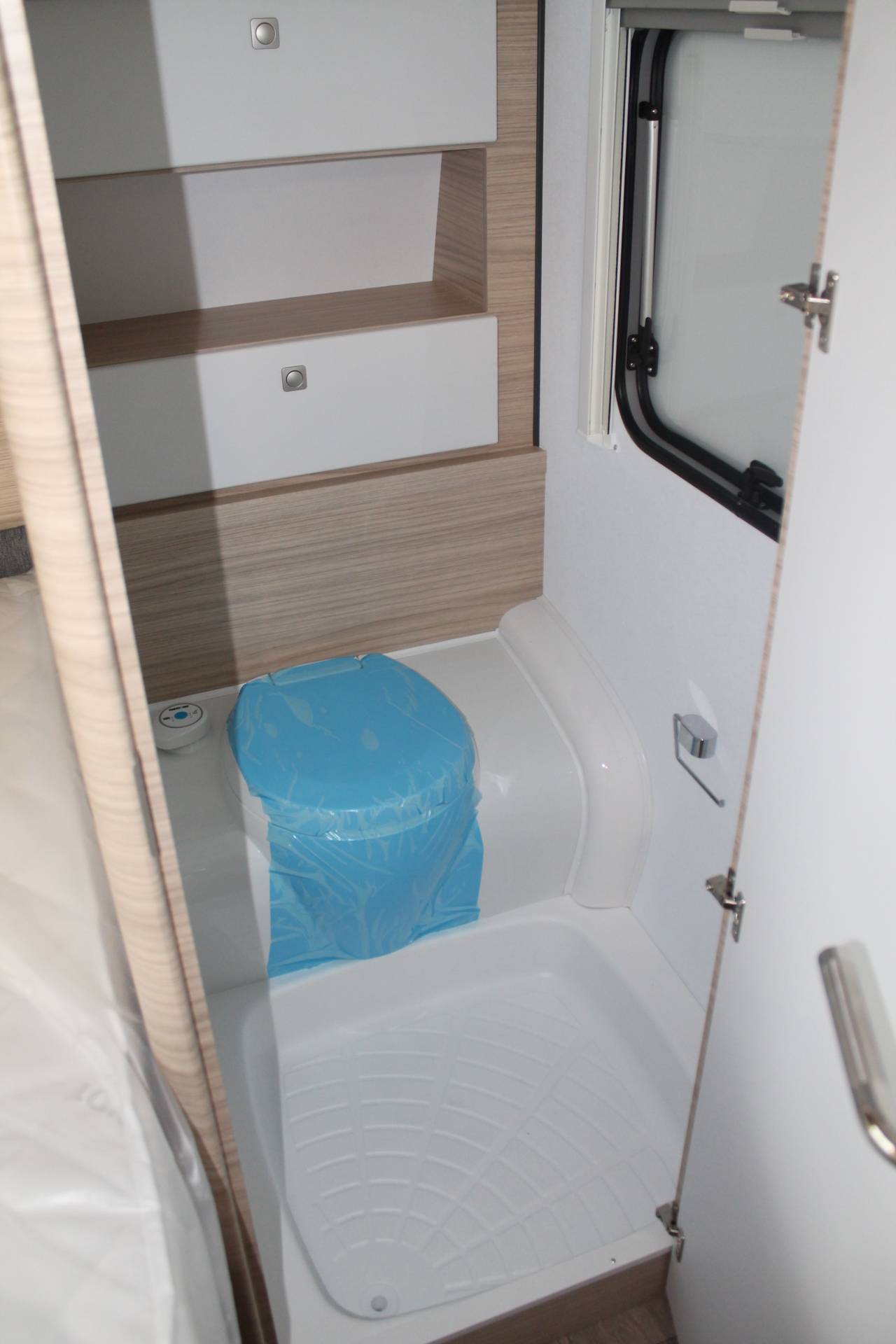 Fahrzeugabbildung Fendt Apero Activ 390 FH -AUFLASTUNG 1700 KG, FAHRRADHALTER, U.M.