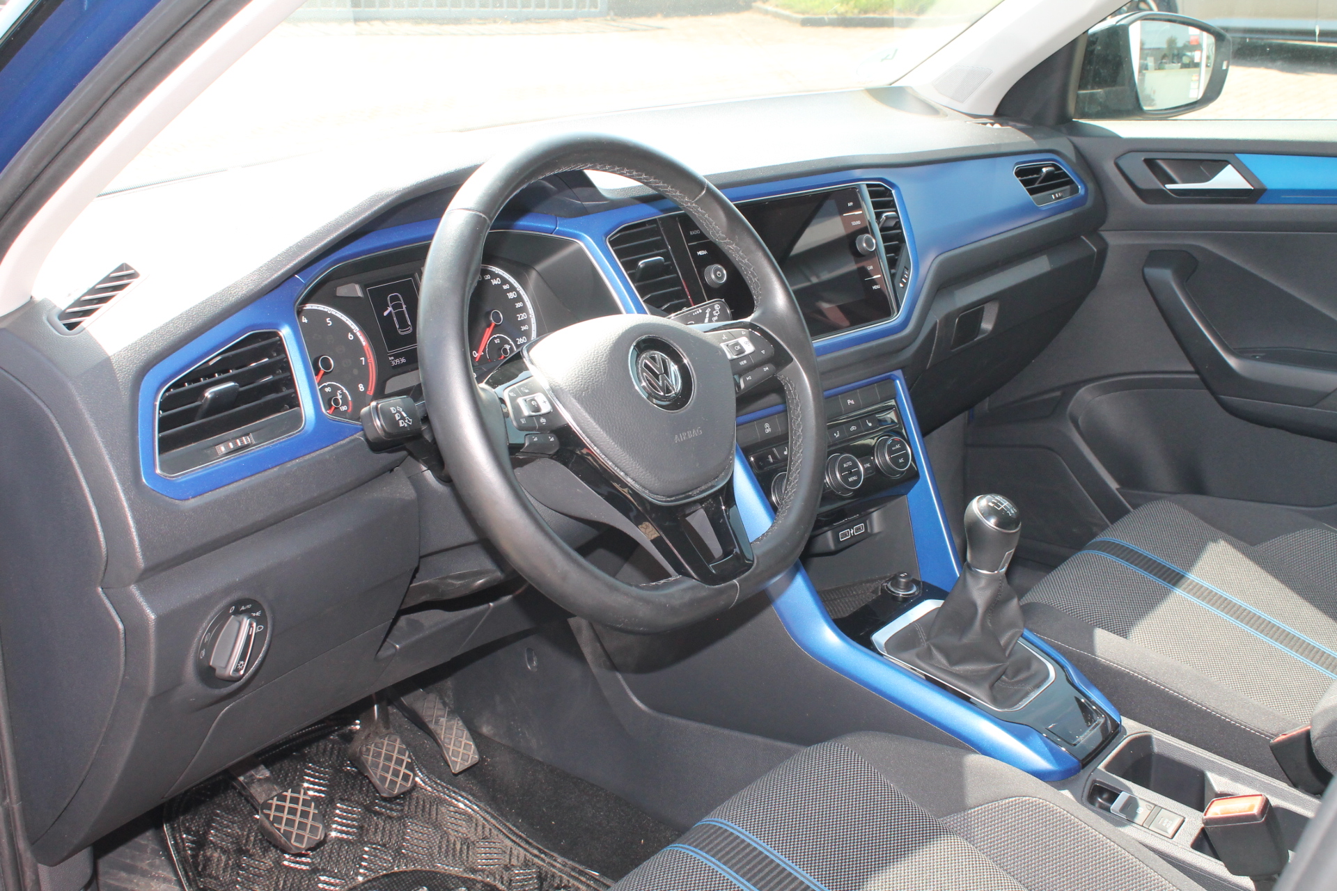 Fahrzeugabbildung Volkswagen T-ROC TSI 1.0
