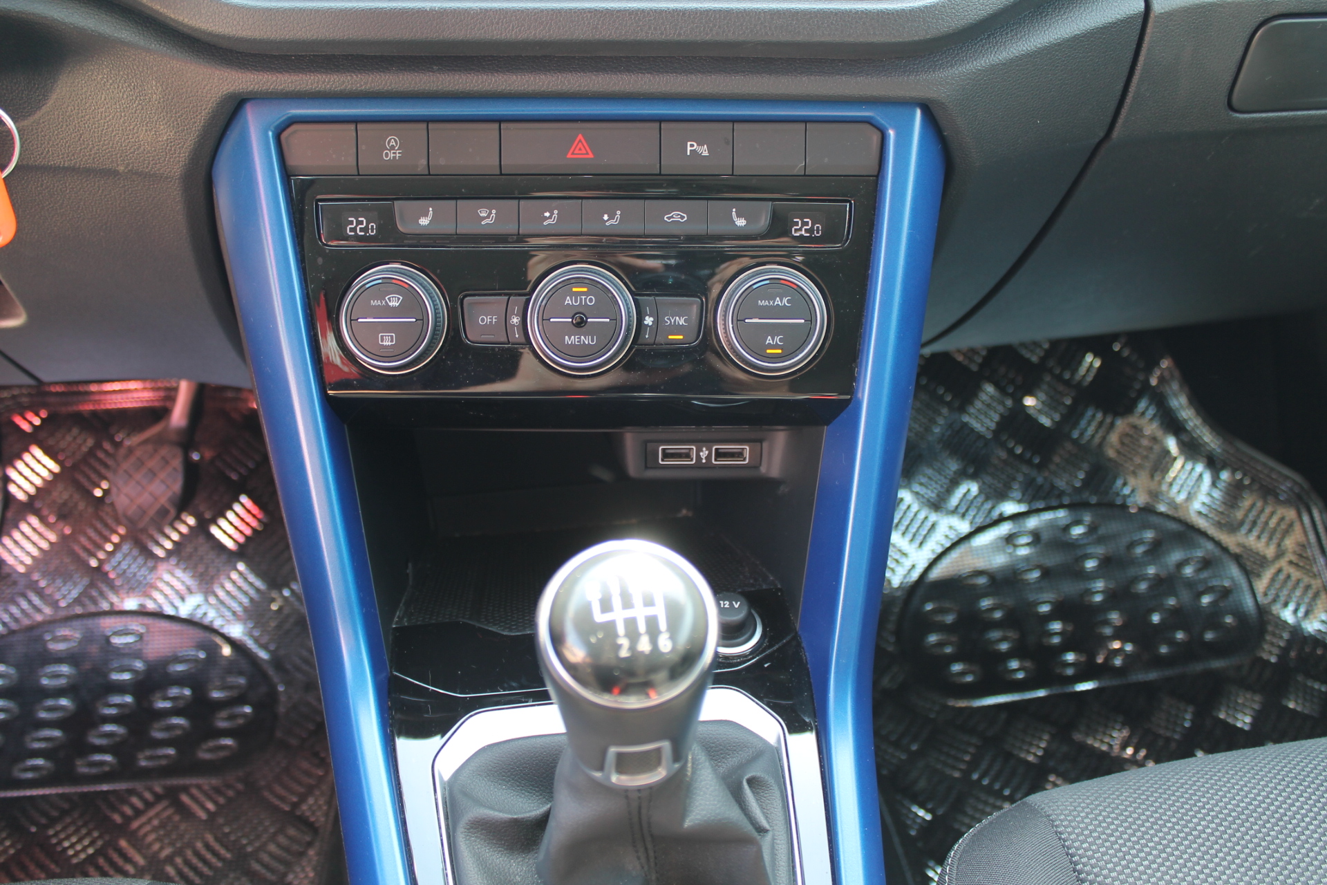 Fahrzeugabbildung Volkswagen T-ROC TSI 1.0