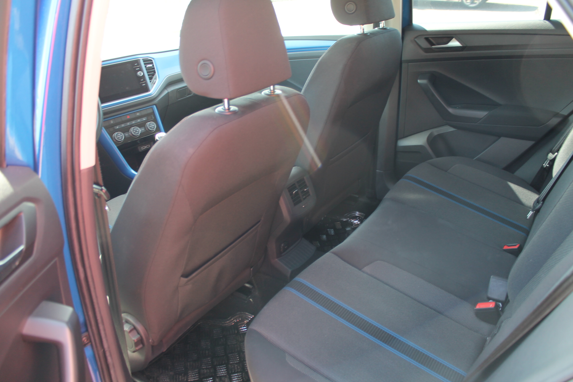Fahrzeugabbildung Volkswagen T-ROC TSI 1.0