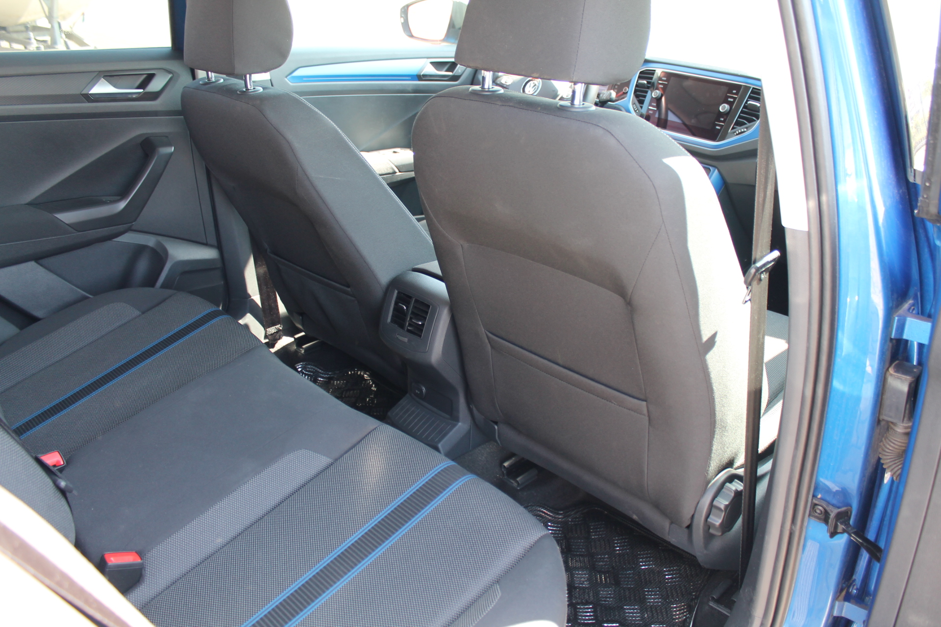 Fahrzeugabbildung Volkswagen T-ROC TSI 1.0