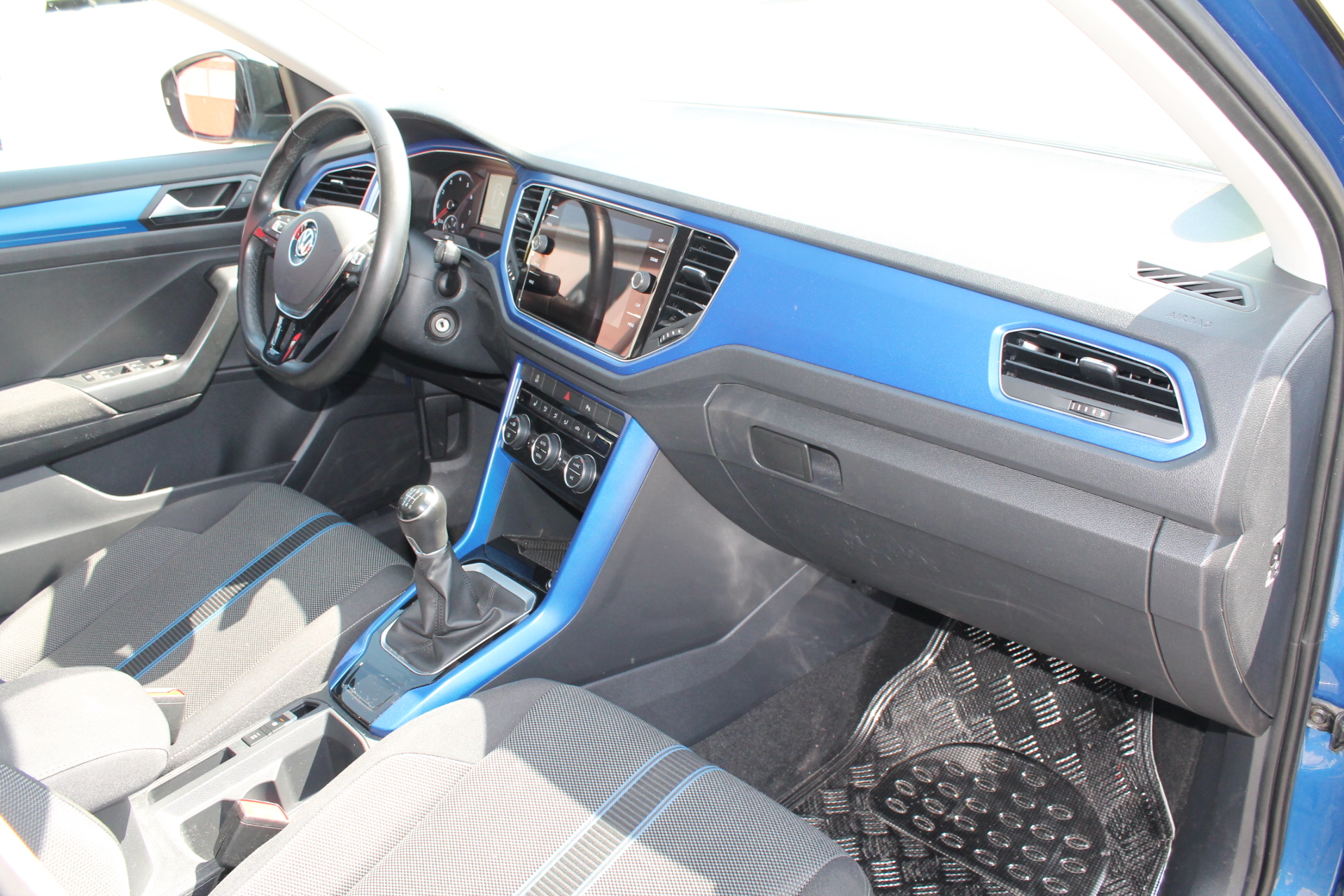 Fahrzeugabbildung Volkswagen T-ROC TSI 1.0