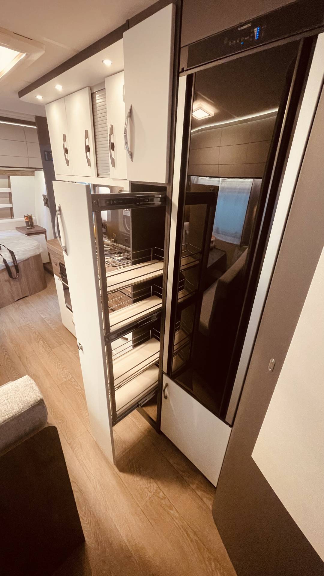 Fahrzeugabbildung Hobby Excellent Edition 545 KMF, AUFLASTUNG 2000 KG , BACKOFEN,