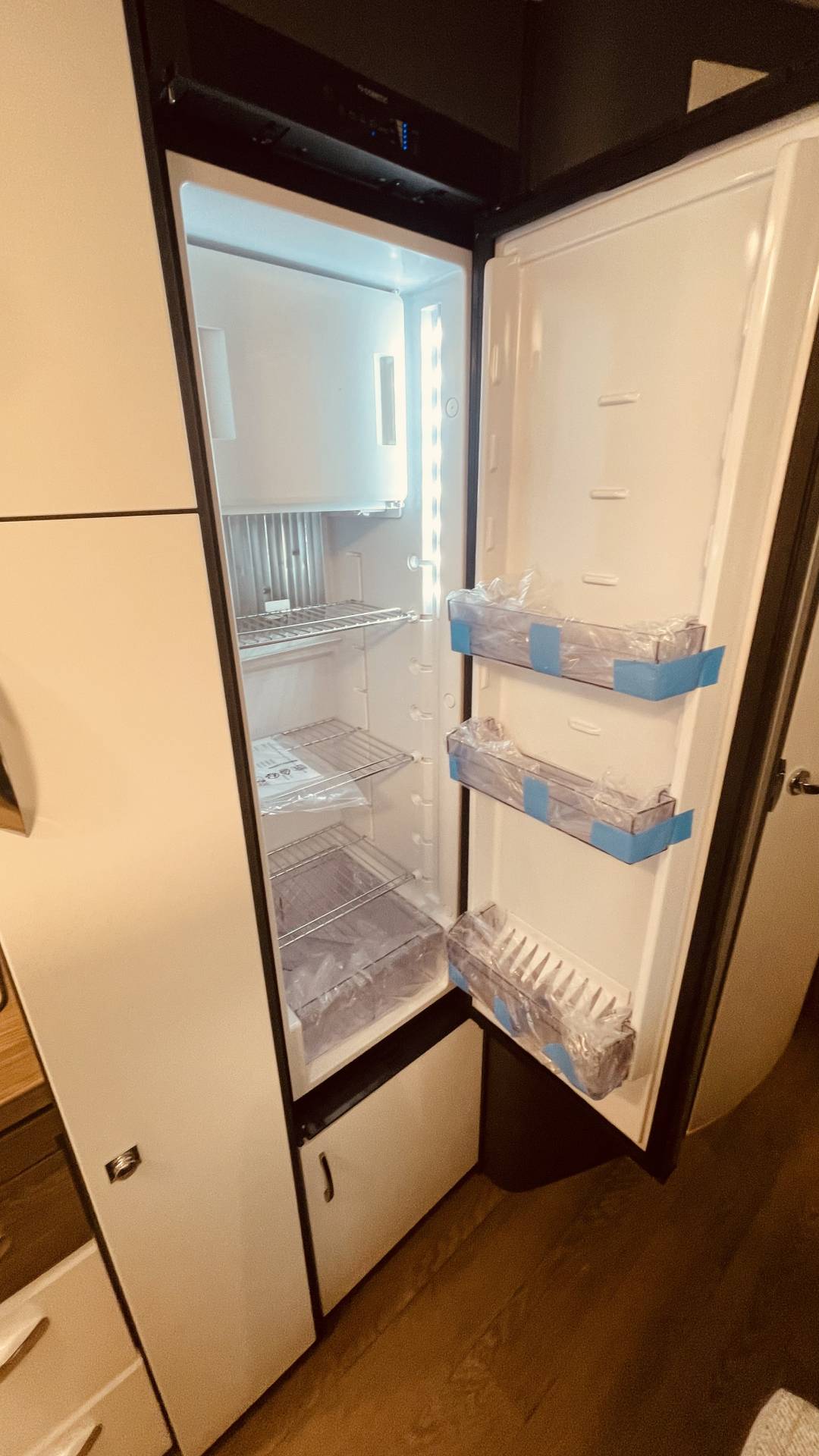 Fahrzeugabbildung Hobby Excellent Edition 545 KMF, AUFLASTUNG 2000 KG , BACKOFEN,