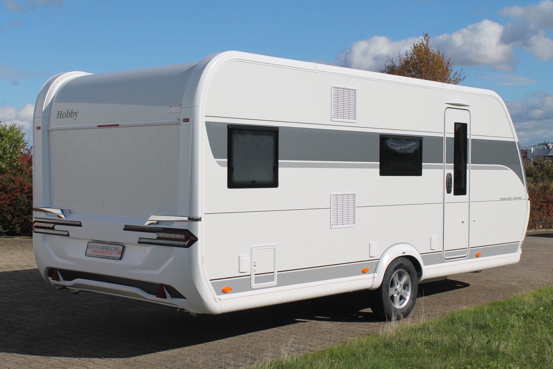 Fahrzeugabbildung Hobby Excellent Edition 545 KMF, AUFLASTUNG 2000 KG , BACKOFEN,