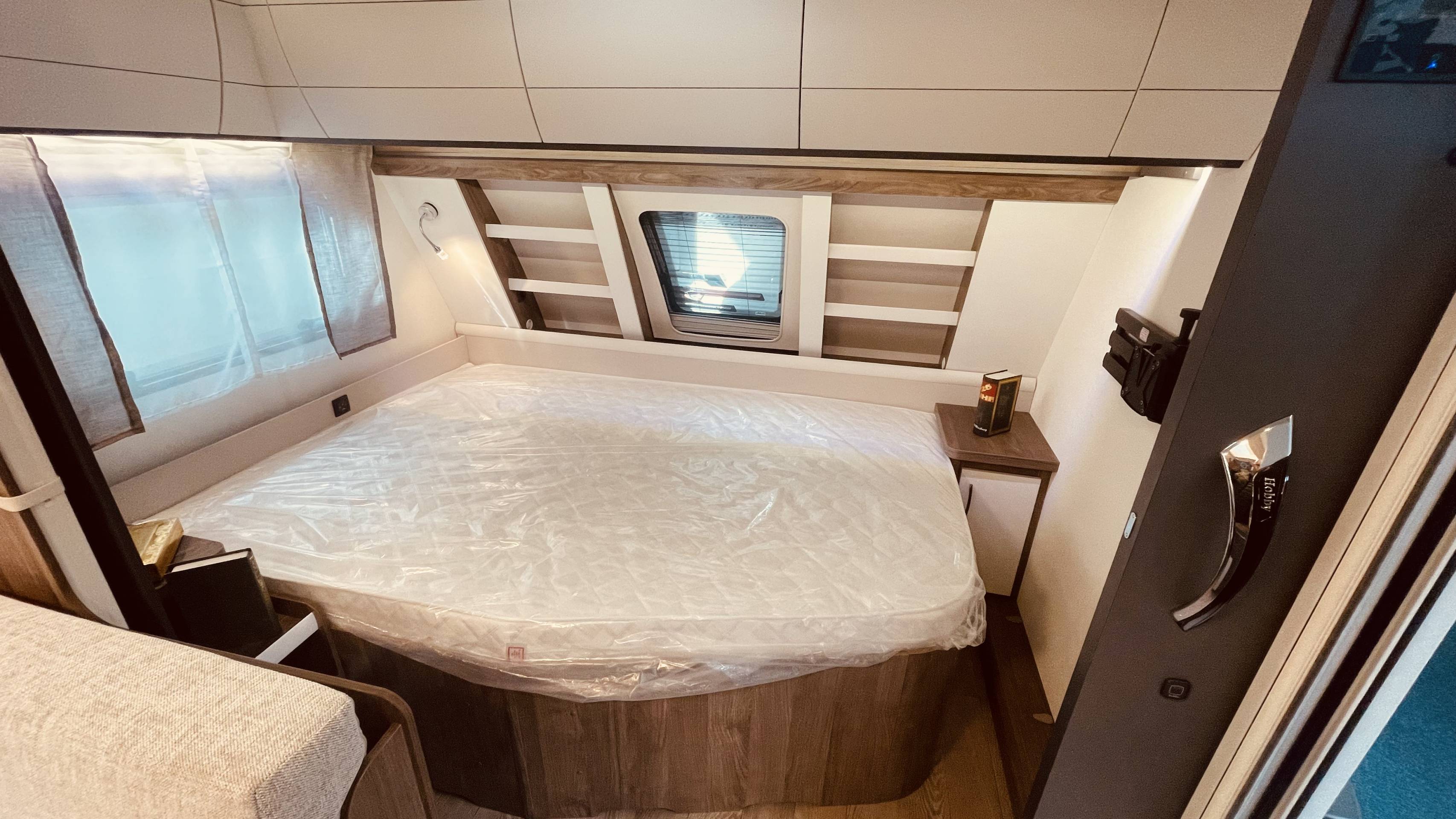 Fahrzeugabbildung Hobby Excellent Edition 545 KMF, AUFLASTUNG 2000 KG , BACKOFEN,