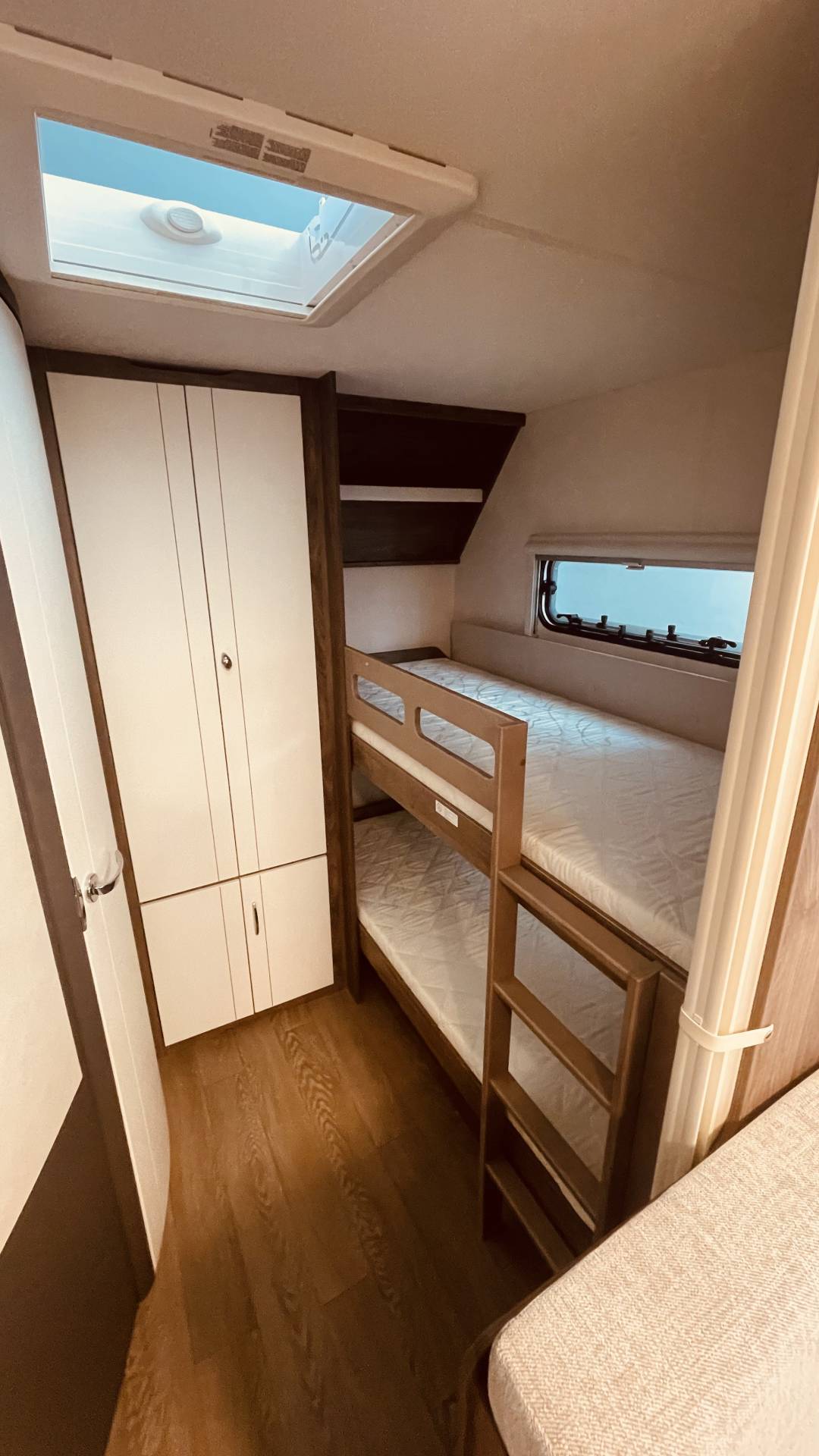 Fahrzeugabbildung Hobby Excellent Edition 545 KMF, AUFLASTUNG 2000 KG , BACKOFEN,