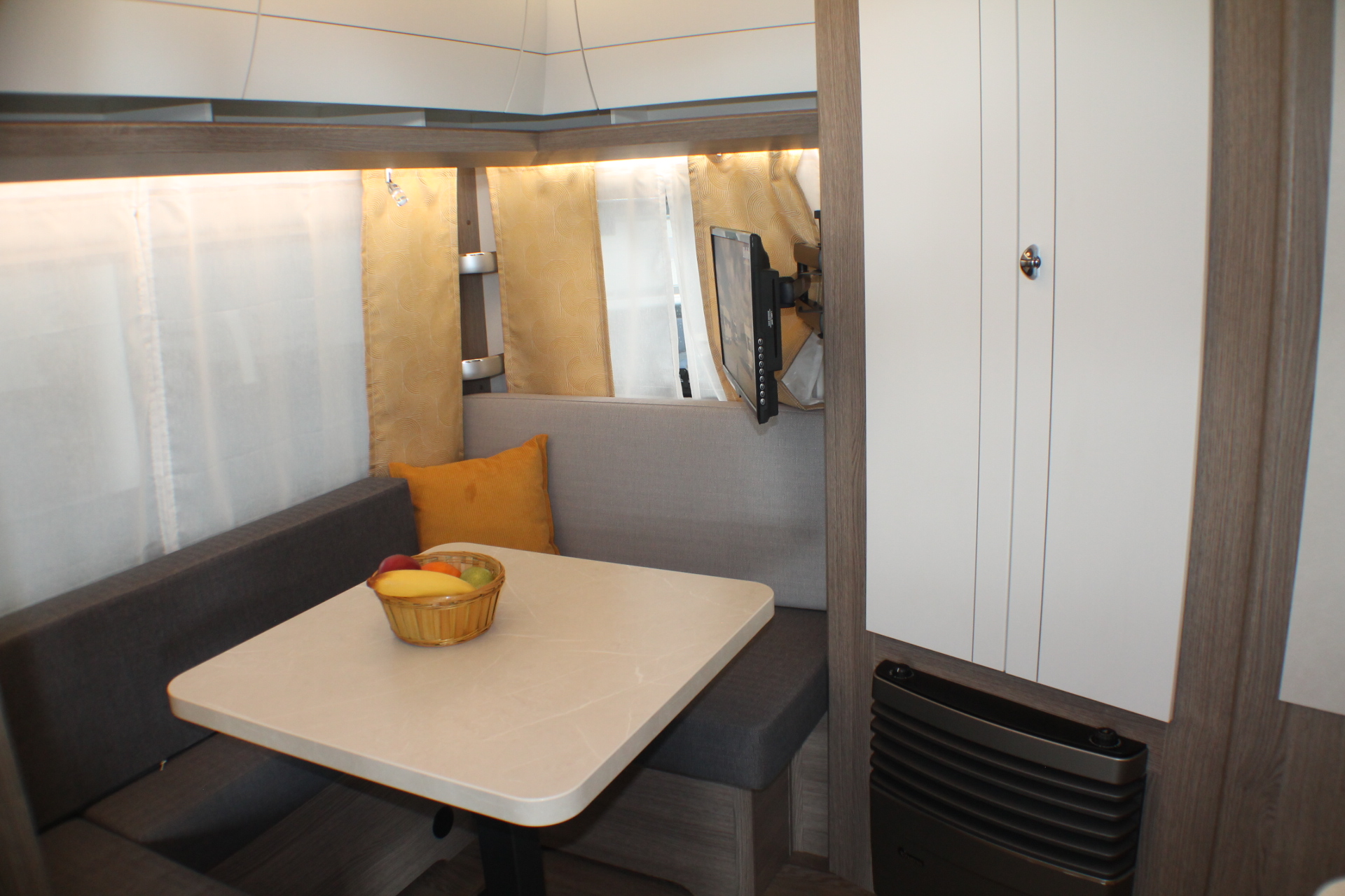 Fahrzeugabbildung Hobby 460 DL OnTour-HOBBY CONNECT/BEDIENPANEL