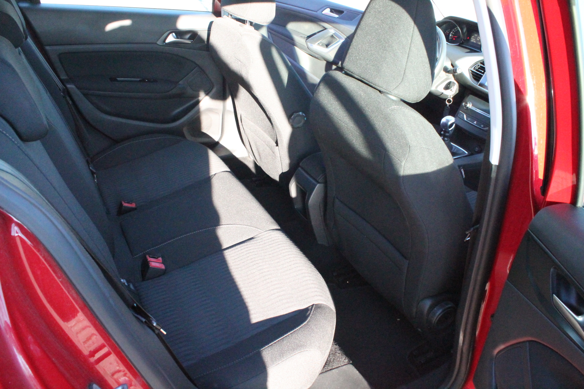 Fahrzeugabbildung Peugeot 308 THP 1.2 /TÜV 05 / 27 / 8 - fache Bereifung / wenig KM