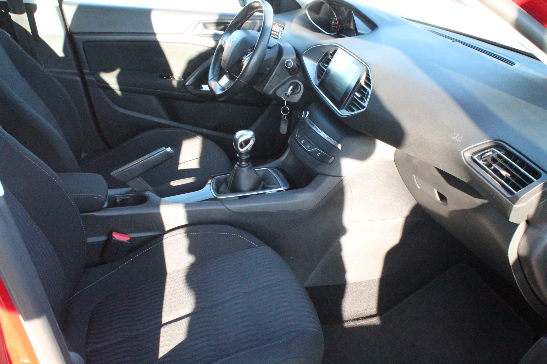 Fahrzeugabbildung Peugeot 308 THP 1.2 /TÜV 05 / 27 / 8 - fache Bereifung / wenig KM