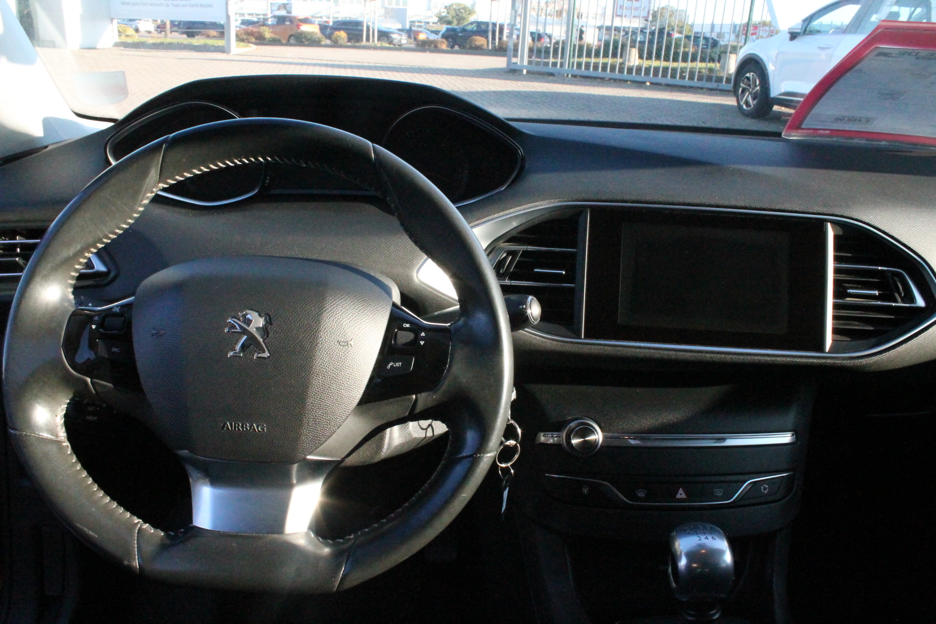 Fahrzeugabbildung Peugeot 308 THP 1.2 /TÜV 05 / 27 / 8 - fache Bereifung / wenig KM