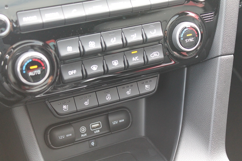 Fahrzeugabbildung Kia SPORTAGE 1.6T DCT7 /LED / GT-LINE /177PS / 4WD /SHZ V+H /JBL