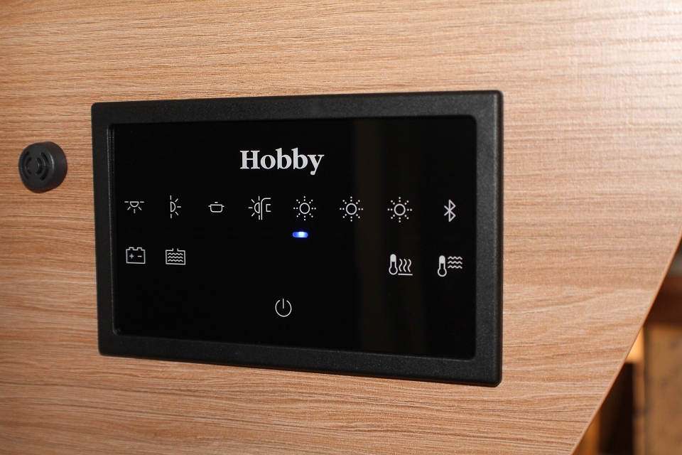 Fahrzeugabbildung Hobby 495 UL De Luxe, Bettverbreiterung, Auflastung, Markise