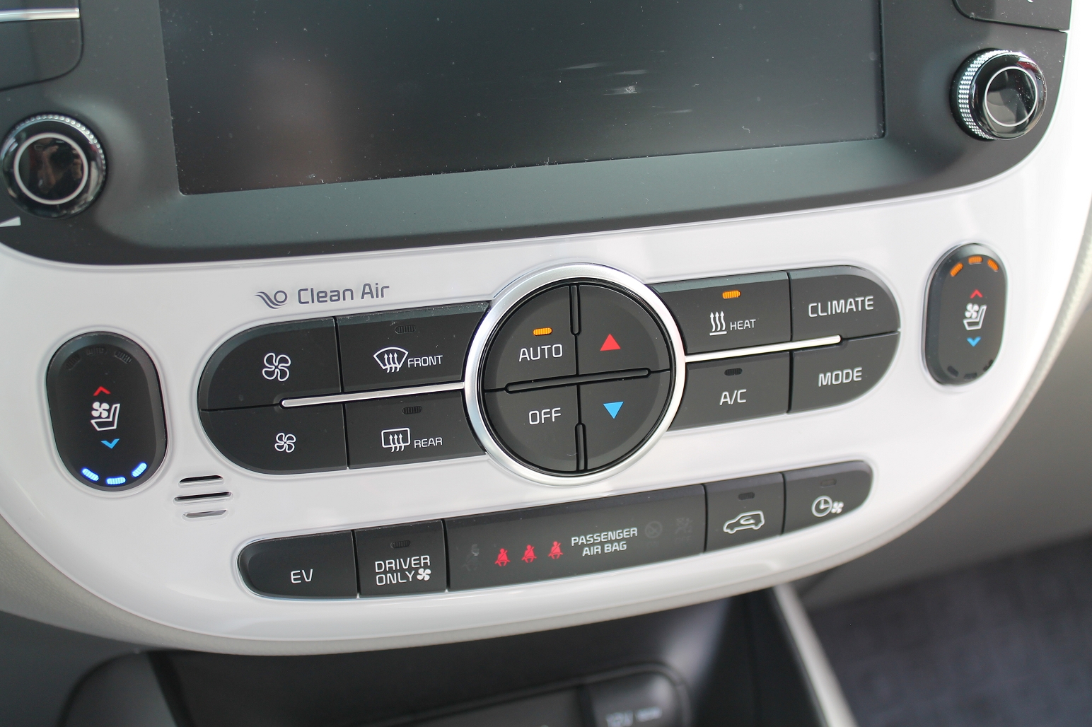 Fahrzeugabbildung Kia SOUL EV PLAY / SOFOT VERFÜGBAR / GUTER ZUSTAND