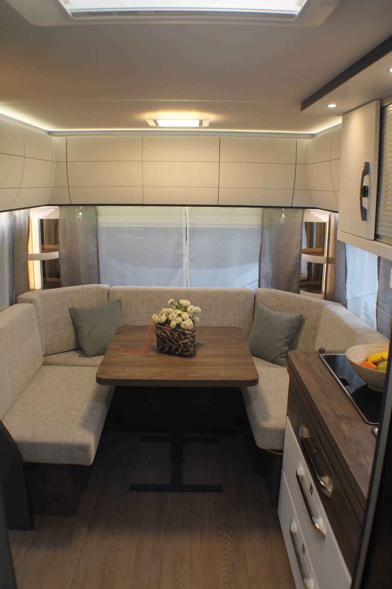 Fahrzeugabbildung Hobby 540 UL Excellent Edition, AUFLASTUNG 1800