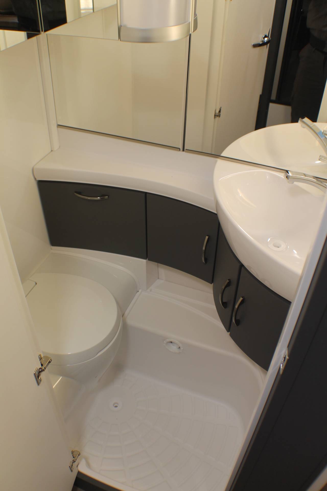 Fahrzeugabbildung Hobby 540 UL Excellent Edition, AUFLASTUNG 1800