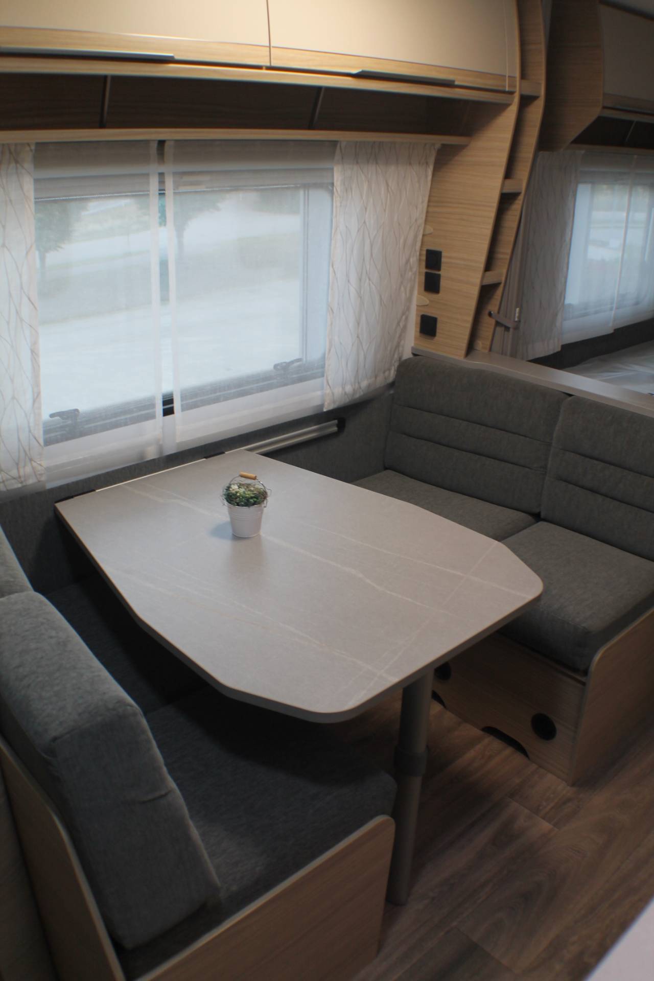 Fahrzeugabbildung Fendt 550 KMG Bianco Activ, AUFLASTUNG 2000 KG, TV-HALTER, UVM