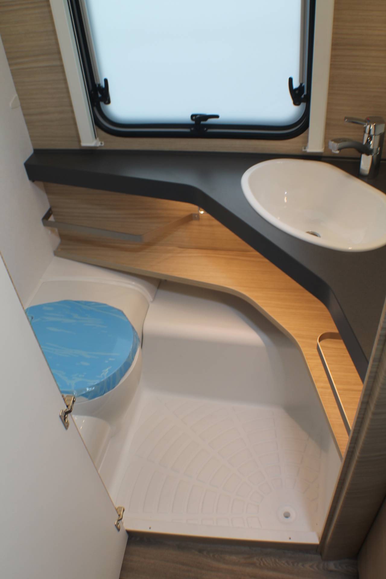 Fahrzeugabbildung Fendt 550 KMG Bianco Activ, AUFLASTUNG 2000 KG, TV-HALTER, UVM